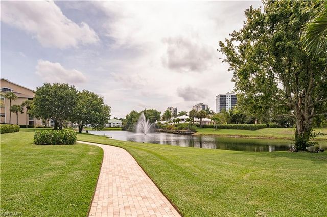 360 Horse Creek DR 303, Naples, FL 34110