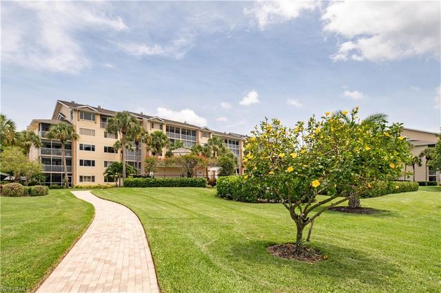360 Horse Creek DR 303, Naples, FL 34110
