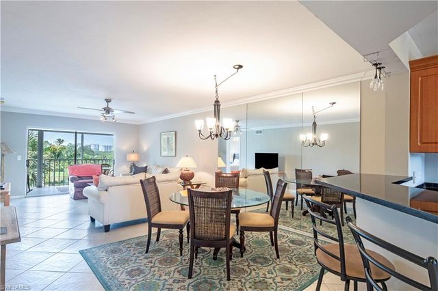 360 Horse Creek DR 303, Naples, FL 34110
