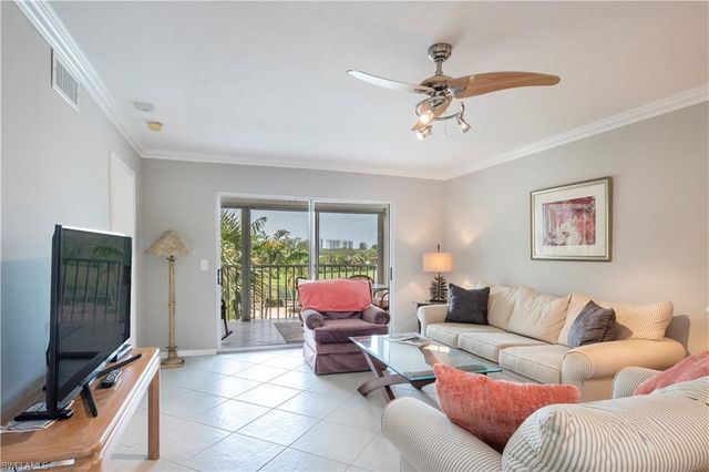 360 Horse Creek DR 303, Naples, FL 34110