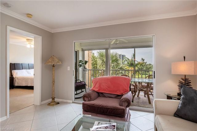 360 Horse Creek DR 303, Naples, FL 34110