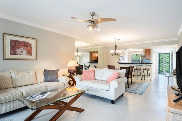 360 Horse Creek DR 303, Naples, FL 34110