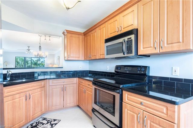 360 Horse Creek DR 303, Naples, FL 34110