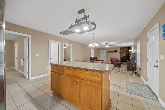 561 Eagle Shore Dr, Dover, TN 37058