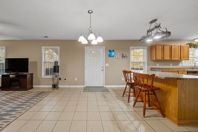 561 Eagle Shore Dr, Dover, TN 37058