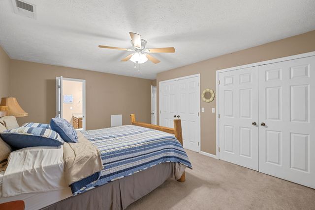 561 Eagle Shore Dr, Dover, TN 37058