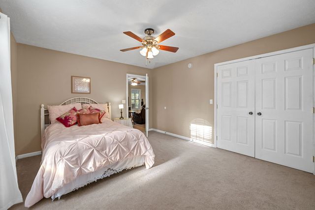 561 Eagle Shore Dr, Dover, TN 37058