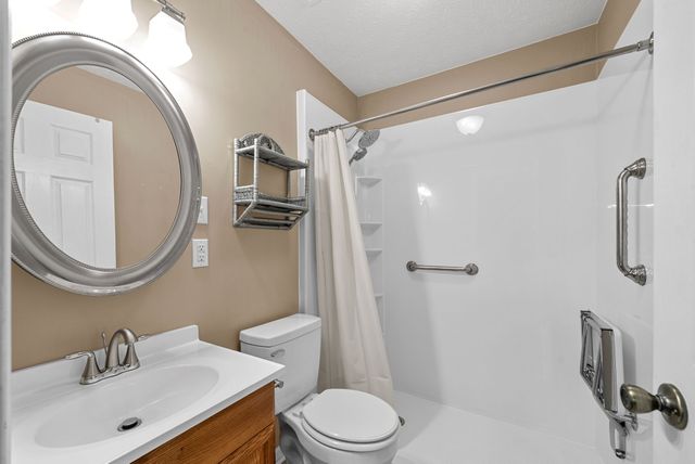 561 Eagle Shore Dr, Dover, TN 37058