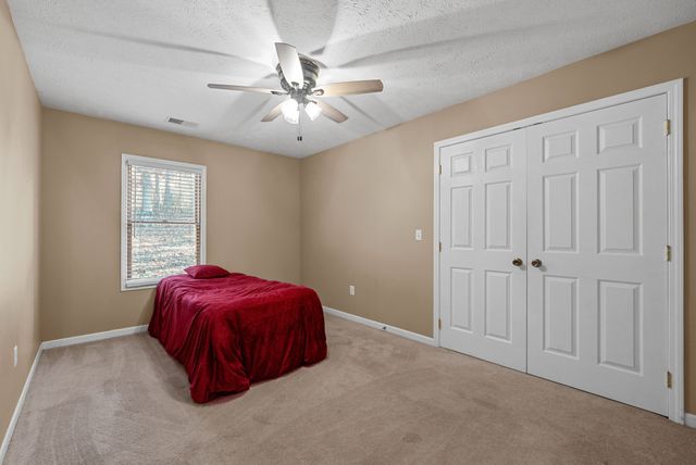 561 Eagle Shore Dr, Dover, TN 37058