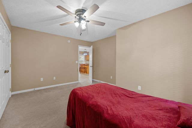 561 Eagle Shore Dr, Dover, TN 37058