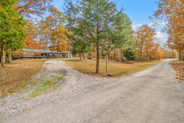561 Eagle Shore Dr, Dover, TN 37058