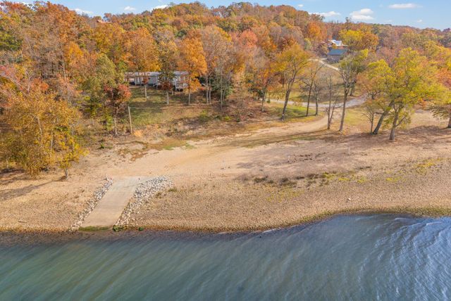 561 Eagle Shore Dr, Dover, TN 37058