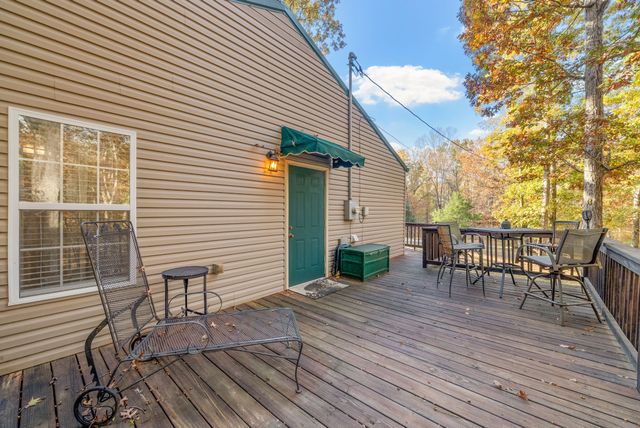 561 Eagle Shore Dr, Dover, TN 37058