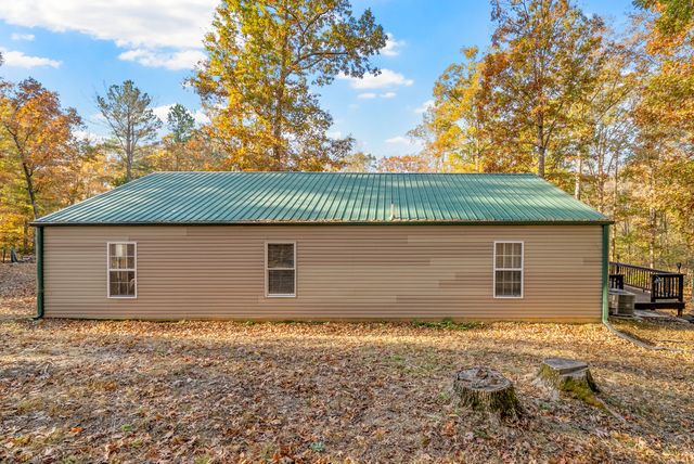 561 Eagle Shore Dr, Dover, TN 37058