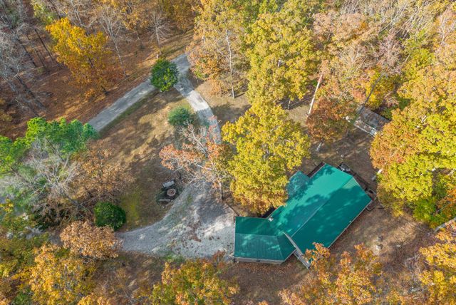 561 Eagle Shore Dr, Dover, TN 37058