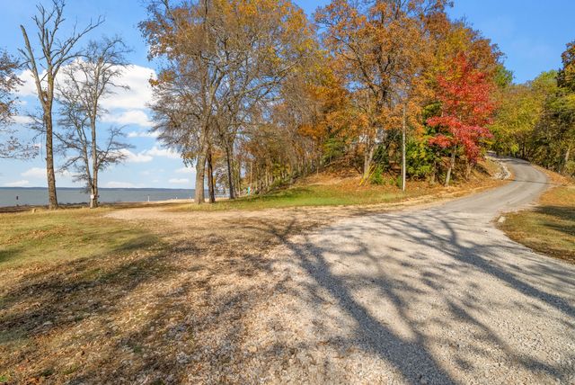 561 Eagle Shore Dr, Dover, TN 37058