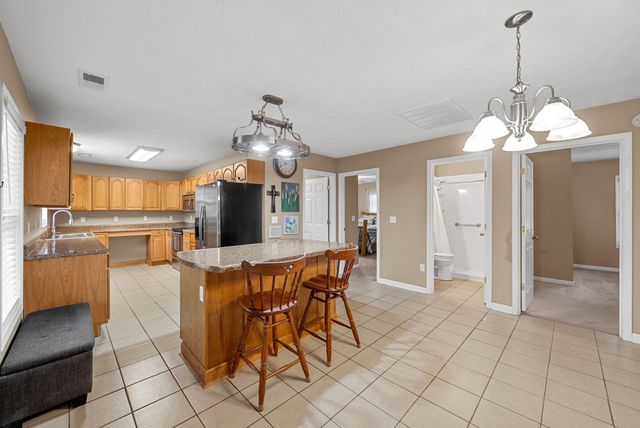 561 Eagle Shore Dr, Dover, TN 37058