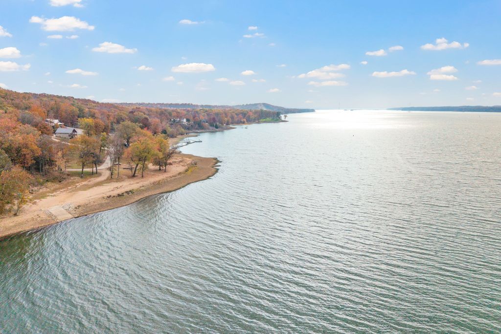 561 Eagle Shore Dr, Dover, TN 37058