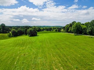 3966 Old Coopertown Rd, Springfield, TN 37172