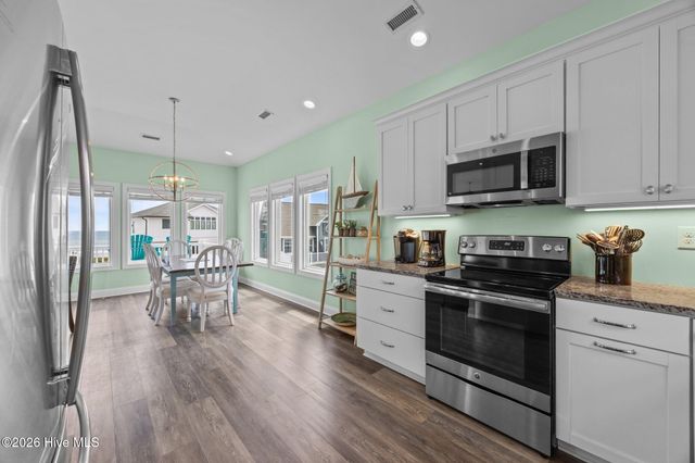 130 & 132 N Permuda Wynd Drive, Sneads Ferry, NC 28460