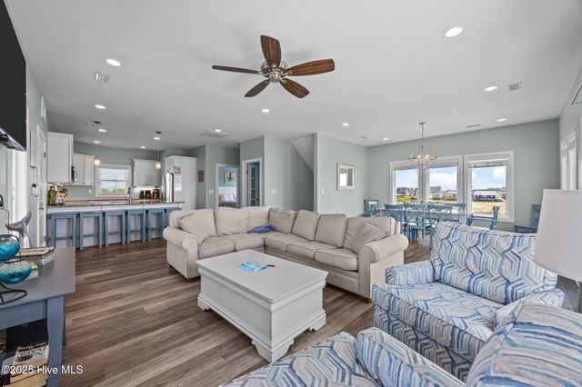 130 & 132 N Permuda Wynd Drive, Sneads Ferry, NC 28460