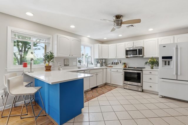 23 Shore Rd, North Reading, MA 01864