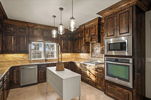 601 N Main Street, Leonard, TX 75452