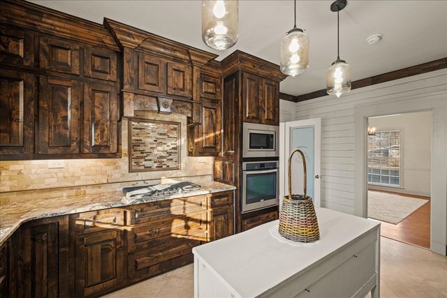 601 N Main Street, Leonard, TX 75452