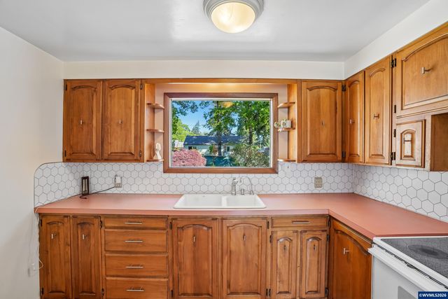 1143 Lansford Dr SE, Salem, OR 97302