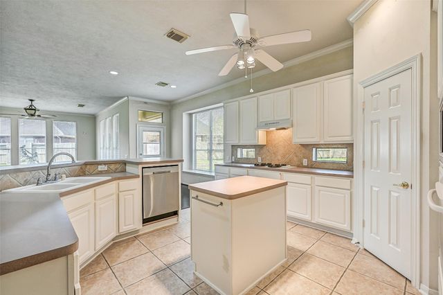 1448 N Riviera Circle, Pearland, TX 77581