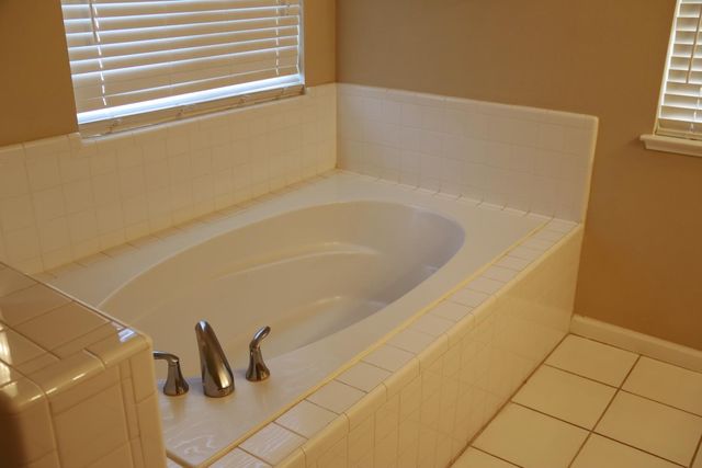 2607 Allegiance Ln, Riverbank, CA 95367