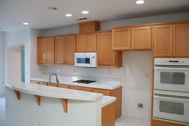 2607 Allegiance Ln, Riverbank, CA 95367