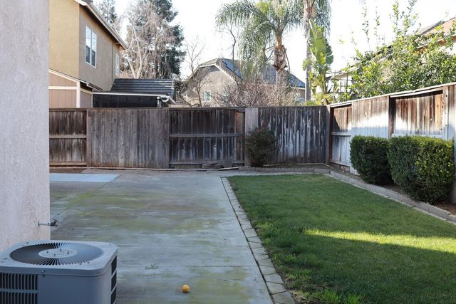 2607 Allegiance Ln, Riverbank, CA 95367