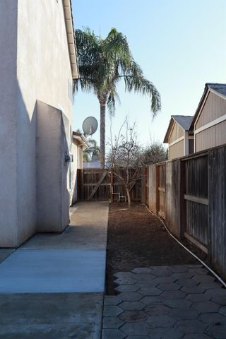 2607 Allegiance Ln, Riverbank, CA 95367