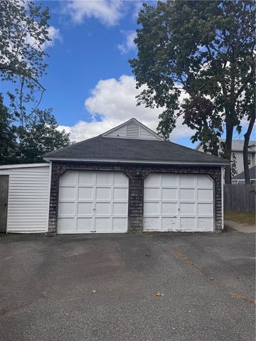 71 Rowe Avenue, Pawtucket, RI 02861