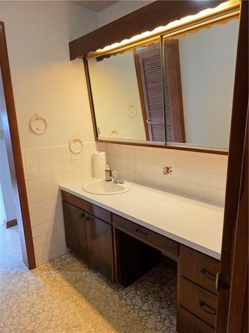 401 S 6th Street, Louisburg, KS 66053