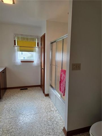 401 S 6th Street, Louisburg, KS 66053