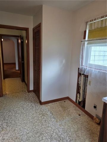 401 S 6th Street, Louisburg, KS 66053