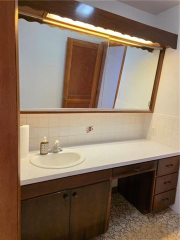 401 S 6th Street, Louisburg, KS 66053