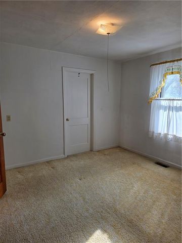 401 S 6th Street, Louisburg, KS 66053