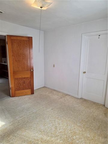 401 S 6th Street, Louisburg, KS 66053