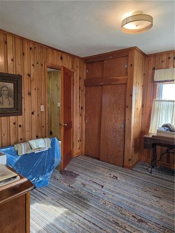 401 S 6th Street, Louisburg, KS 66053