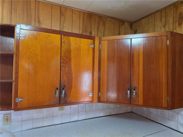 401 S 6th Street, Louisburg, KS 66053