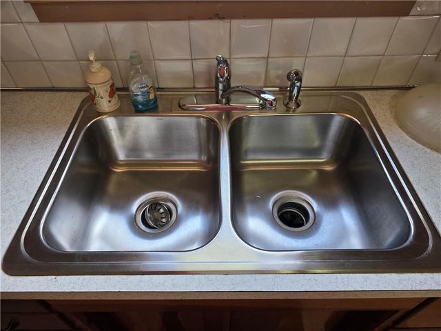 401 S 6th Street, Louisburg, KS 66053