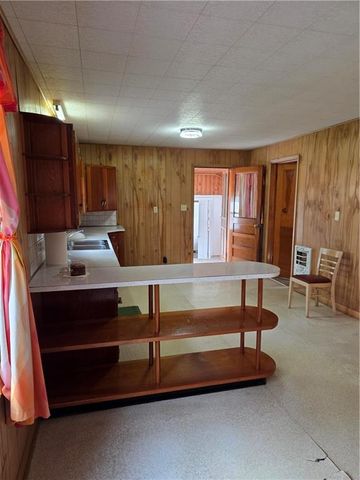 401 S 6th Street, Louisburg, KS 66053