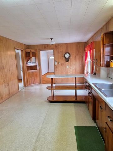 401 S 6th Street, Louisburg, KS 66053