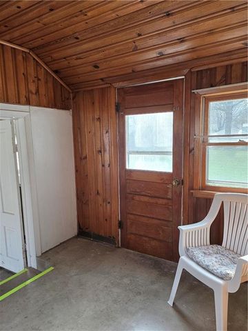 401 S 6th Street, Louisburg, KS 66053