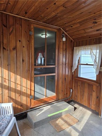 401 S 6th Street, Louisburg, KS 66053