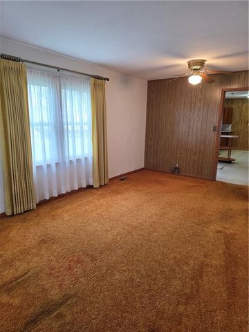 401 S 6th Street, Louisburg, KS 66053