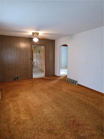 401 S 6th Street, Louisburg, KS 66053